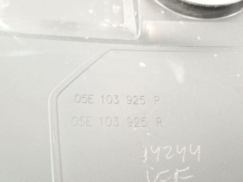 Recambio de tapa motor para cupra leon (kl1, ku1, kug) 1.5 etsi referencia OEM IAM 05E103925  