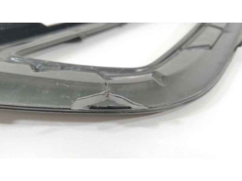 Recambio de rejilla paragolpes derecha para ford focus turn. st-line b&r referencia OEM IAM F1EJ15A298A1  