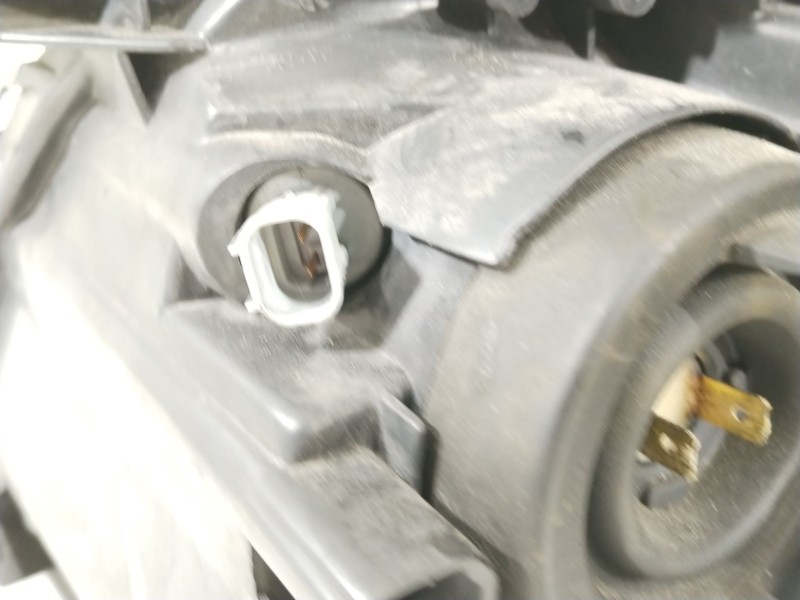 Recambio de faro derecho para toyota avensis (_t25_) 2.2 d-4d (adt251_) referencia OEM IAM 8113005192  