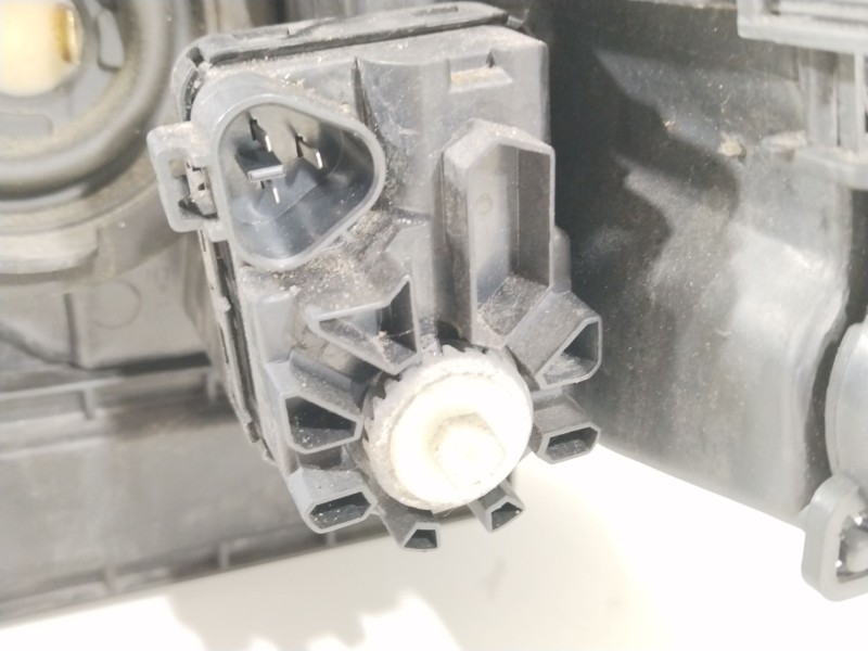 Recambio de faro derecho para toyota avensis (_t25_) 2.2 d-4d (adt251_) referencia OEM IAM 8113005192  