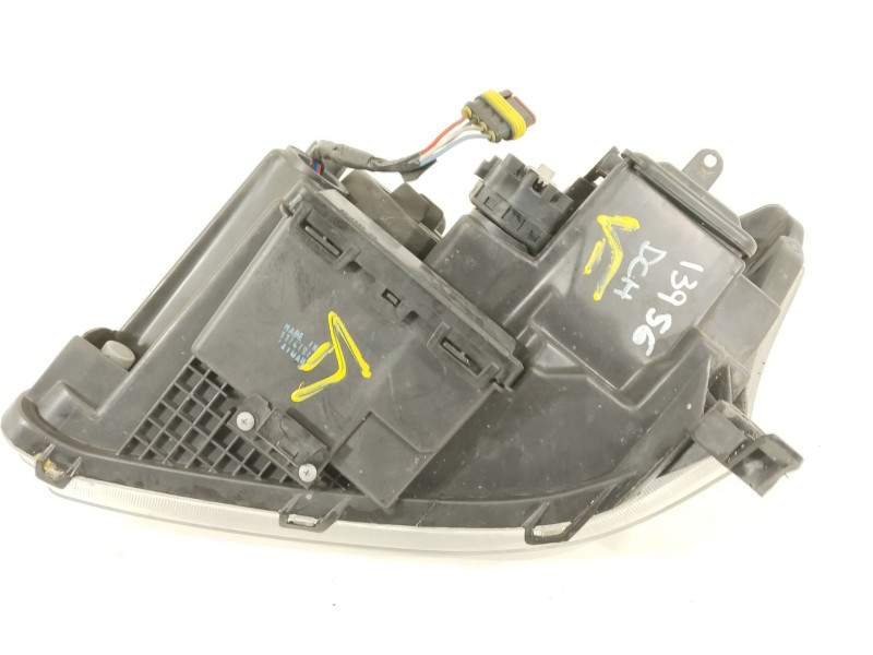 Recambio de faro derecho para toyota avensis (_t25_) 2.2 d-4d (adt251_) referencia OEM IAM 8113005192  