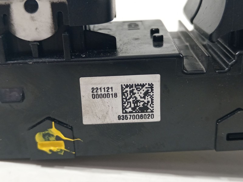 Recambio de mando elevalunas delantero izquierdo para kia picanto iii (ja) 1.0 lpg referencia OEM IAM 93570G6020  