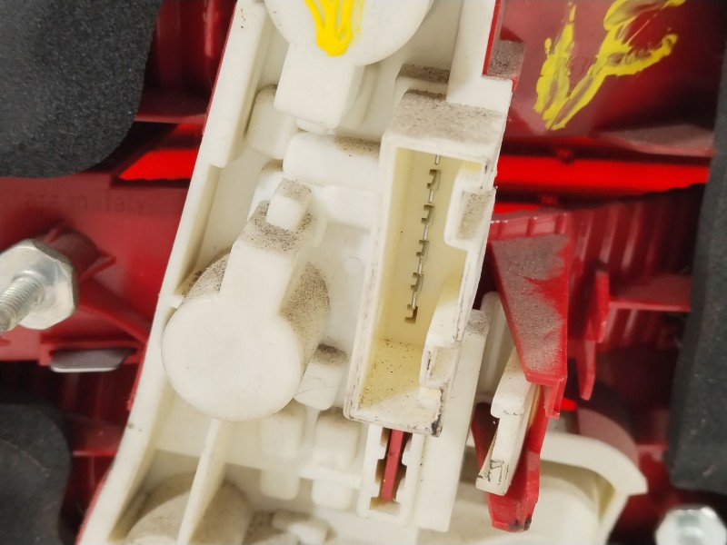 Recambio de piloto trasero derecho para bmw serie 3 berlina (e90) 320d referencia OEM IAM 6937458  63216937458