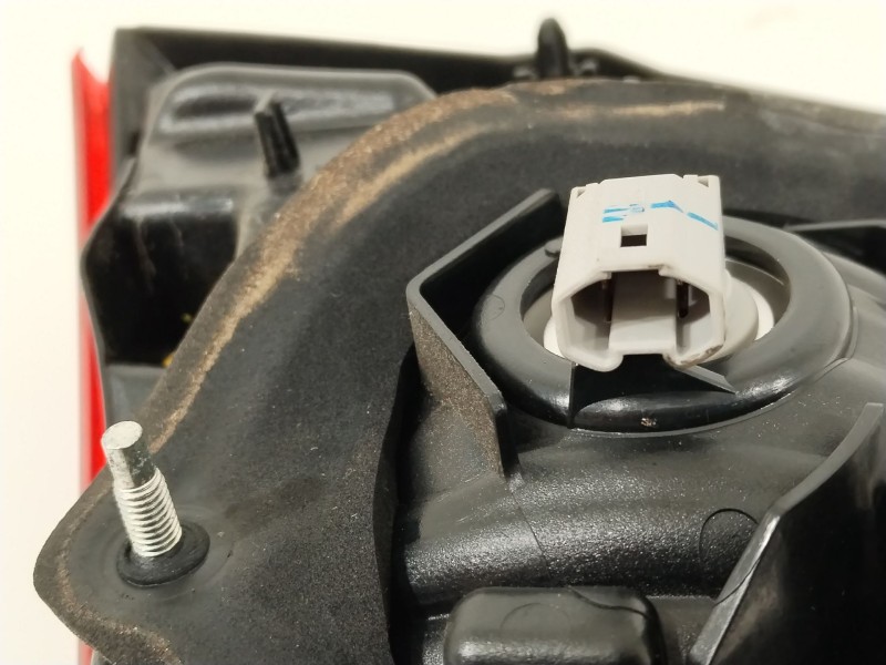 Recambio de piloto trasero izquierdo en porton para nissan qashqai (j11) acenta referencia OEM IAM 265554EA5C  265554EA5D