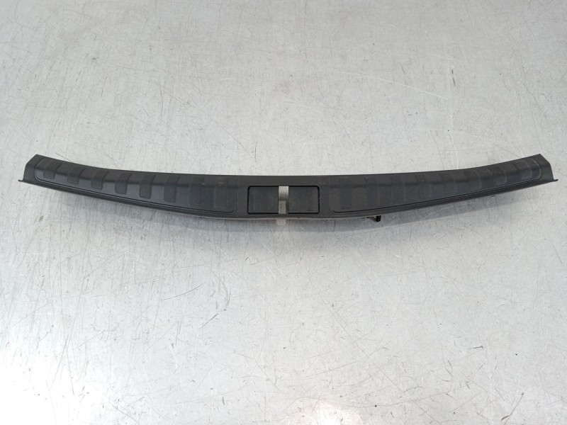 Recambio de moldura para alfa romeo stelvio (630) quadrifoglio 4wd referencia OEM IAM 156126138  