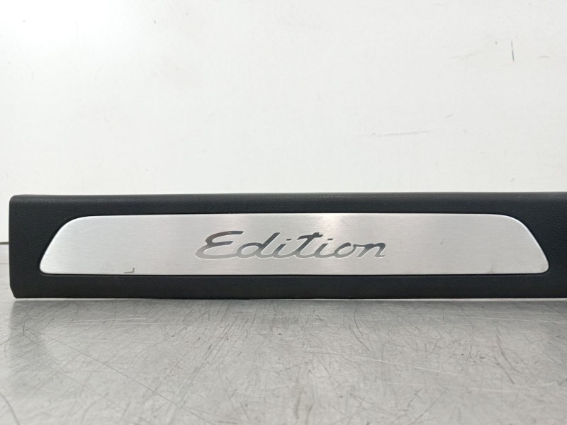 Recambio de moldura para porsche panamera diesel referencia OEM IAM 970555518  