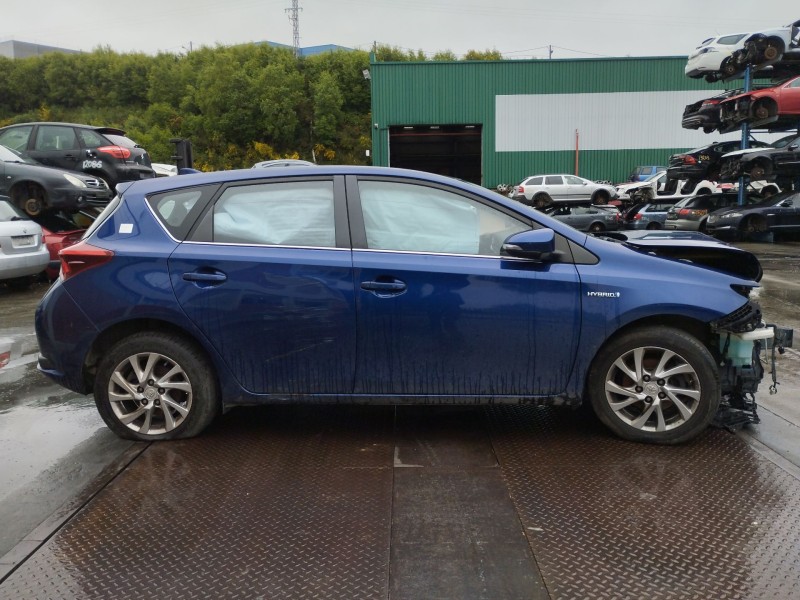 toyota auris (_e18_) del año 2015