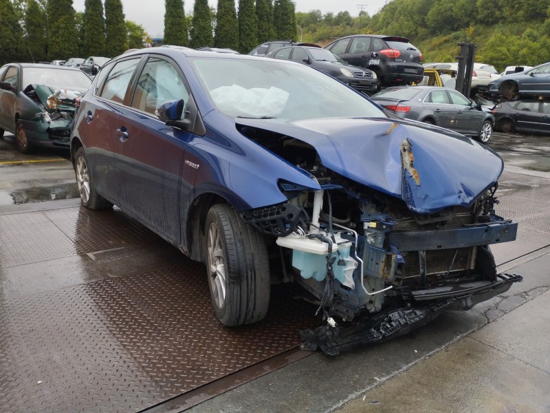 toyota auris (_e18_) del año 2015