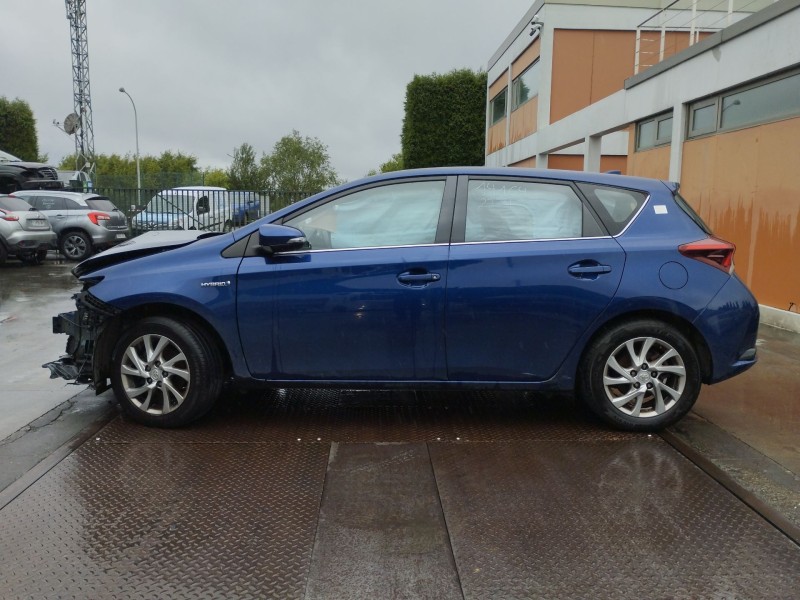 toyota auris (_e18_) del año 2015