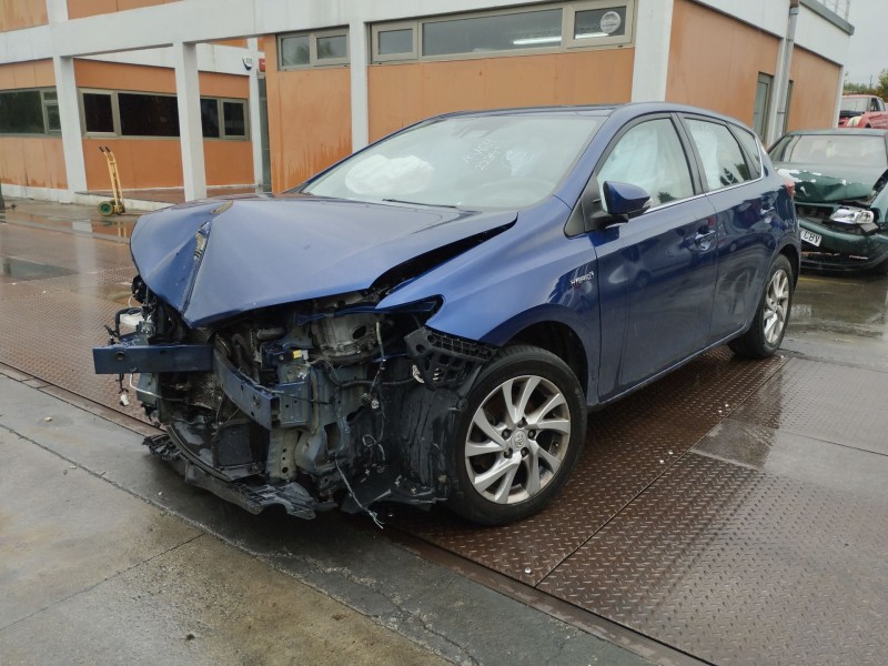 toyota auris (_e18_) del año 2015