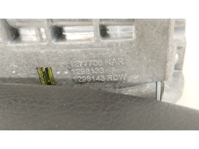 Recambio de apoyabrazos central para audi q7 (4mb, 4mg, 4mq) 3.0 tdi quattro referencia OEM IAM 4M0864205A  