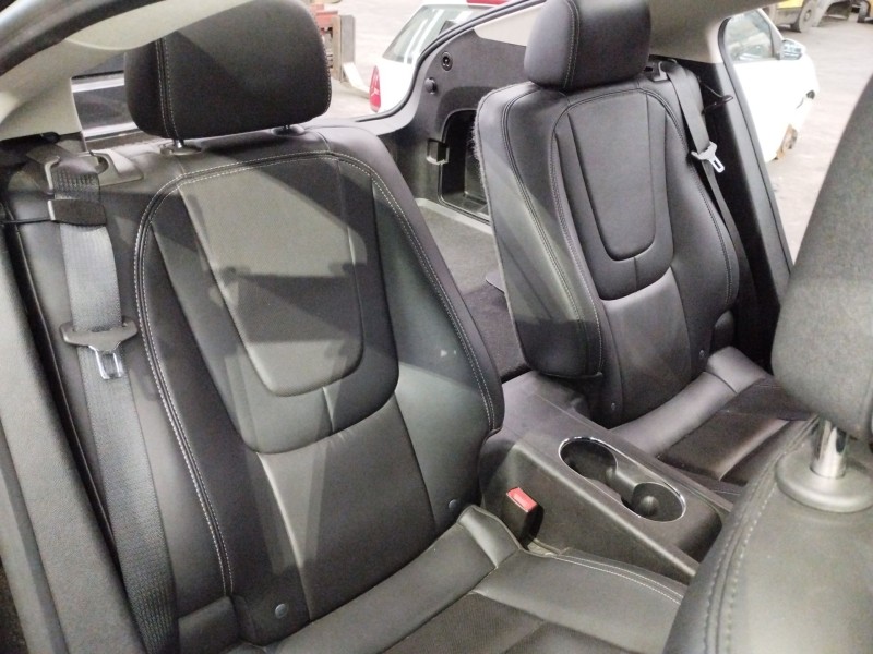 Recambio de asientos traseros para opel ampera (r12) ev 150 referencia OEM IAM   