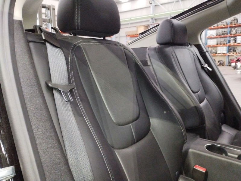 Recambio de asientos traseros para opel ampera (r12) ev 150 referencia OEM IAM   