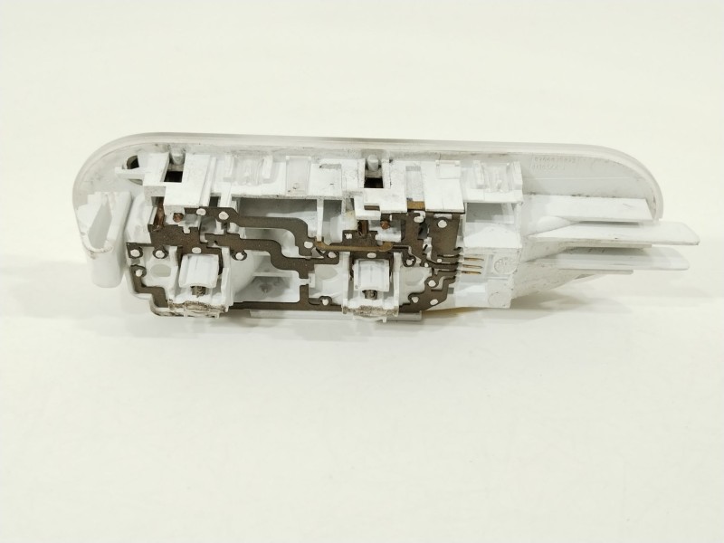 Recambio de luz interior para renault master kofferaufbau l3h1 3,5t referencia OEM IAM 8200439423  