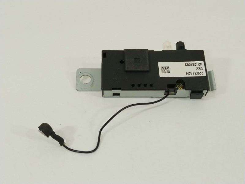 Recambio de antena para opel ampera (r12) ev 150 referencia OEM IAM 22831424  421251063