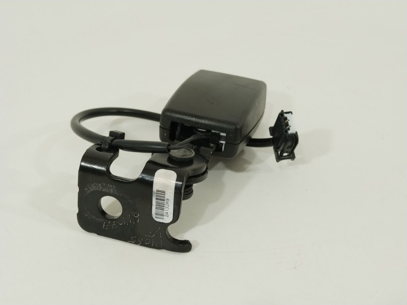 Recambio de enganche cinturon trasero izquierdo para opel ampera (r12) ev 150 referencia OEM IAM 22813695  81000011