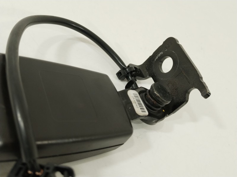 Recambio de enganche cinturon trasero izquierdo para opel ampera (r12) ev 150 referencia OEM IAM 22813695  81000011