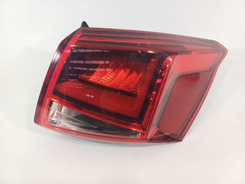 Recambio de piloto trasero derecho para seat arona (kj7, kjp) 1.0 tsi referencia OEM IAM 6F9945208B  