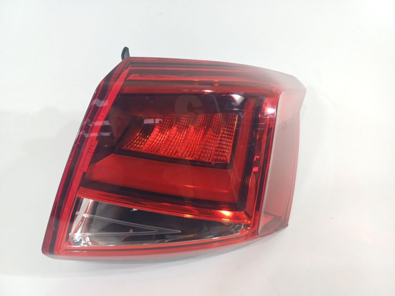 Recambio de piloto trasero derecho para seat arona (kj7, kjp) 1.0 tsi referencia OEM IAM 6F9945208B  