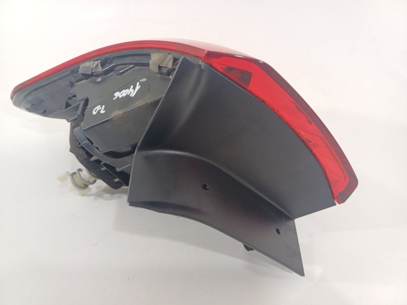 Recambio de piloto trasero derecho para seat arona (kj7, kjp) 1.0 tsi referencia OEM IAM 6F9945208B  