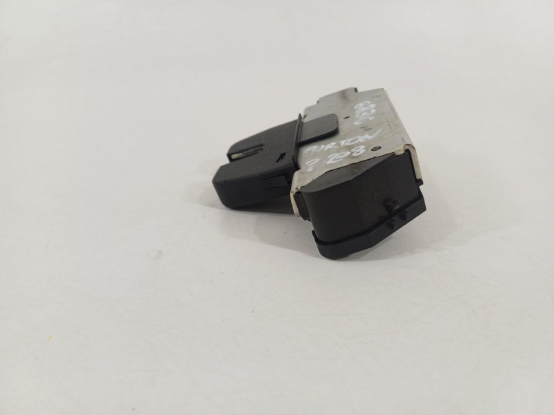 Recambio de cerradura maletero / porton para peugeot 208 1.2 12v vti referencia OEM IAM 9694648690  9151487499H