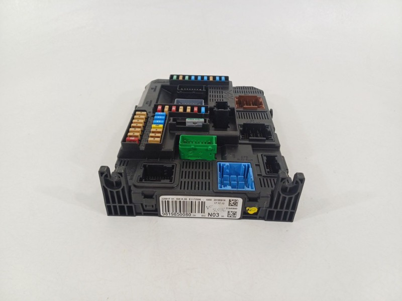 Recambio de caja reles / fusibles para peugeot 208 1.2 12v vti referencia OEM IAM 9819850080  