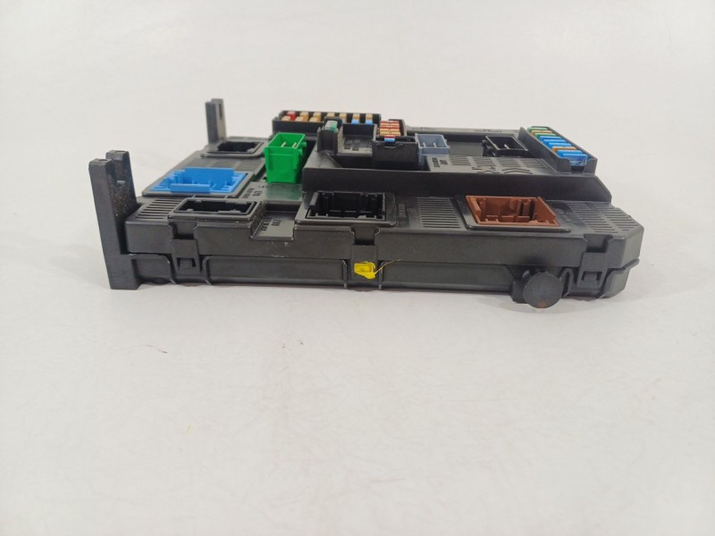 Recambio de caja reles / fusibles para peugeot 208 1.2 12v vti referencia OEM IAM 9819850080  