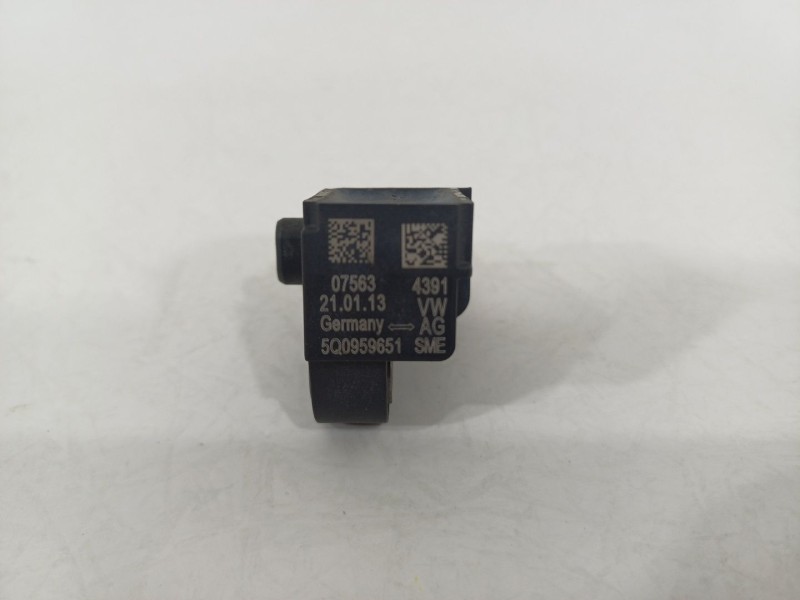 Recambio de sensor para audi a3 sportback (8va, 8vf) 2.0 tdi referencia OEM IAM 5Q0959651  