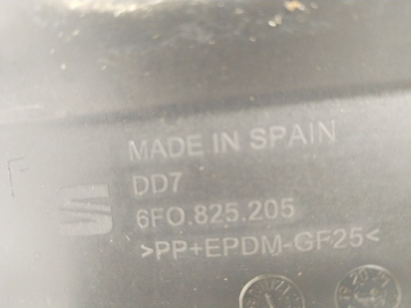 Recambio de moldura para seat arona (kj7, kjp) 1.0 tsi referencia OEM IAM 6F0825205  
