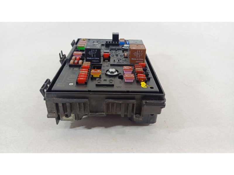 Recambio de caja reles / fusibles para opel ampera (r12) ev 150 referencia OEM IAM 22785253  