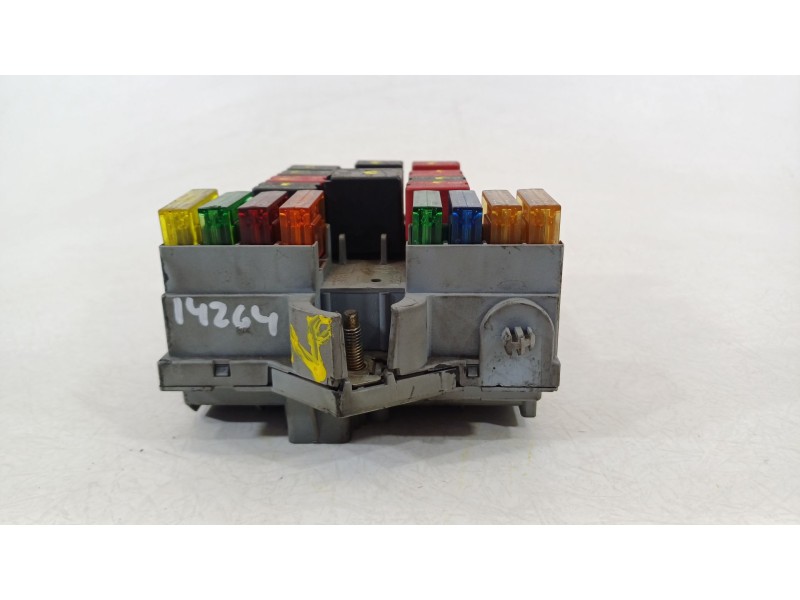 Recambio de caja reles / fusibles para lancia ypsilon (843_) 1.2 (843.axl1a) referencia OEM IAM 51724721  