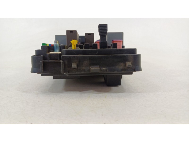 Recambio de caja reles / fusibles para ssangyong actyon i 200 xdi 4wd referencia OEM IAM AK6367  