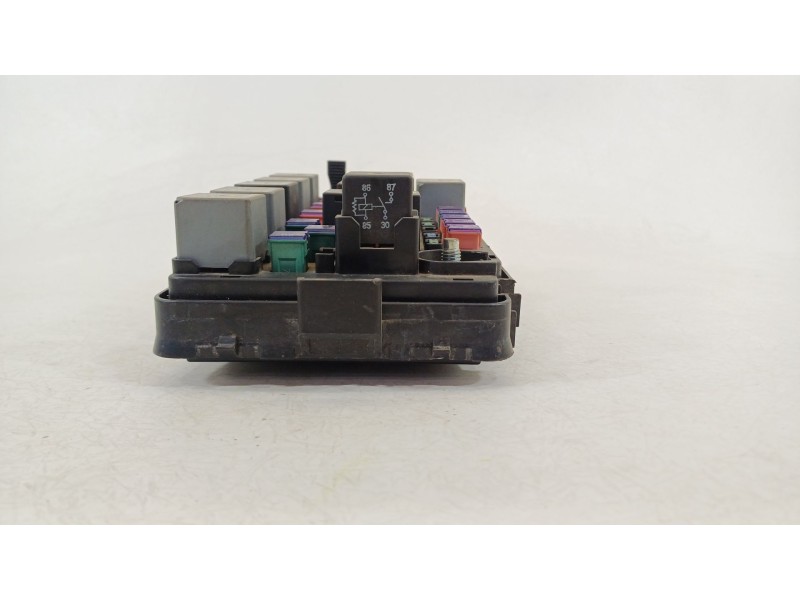 Recambio de caja reles / fusibles para ssangyong actyon i 200 xdi 4wd referencia OEM IAM AK6367  