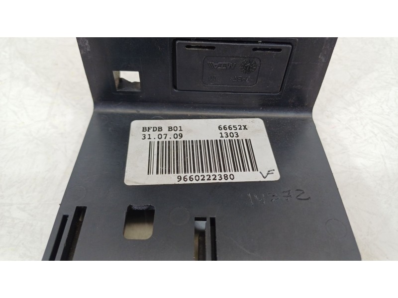 Recambio de caja reles / fusibles para peugeot partner tepee 1.6 hdi referencia OEM IAM 9660222380  