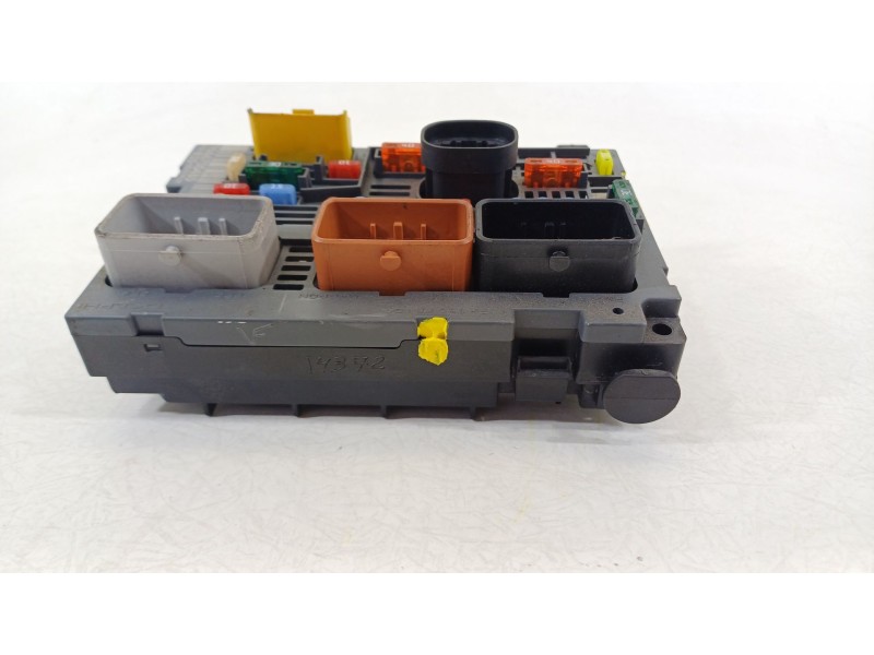 Recambio de caja reles / fusibles para peugeot partner tepee 1.6 hdi referencia OEM IAM 9666700480  