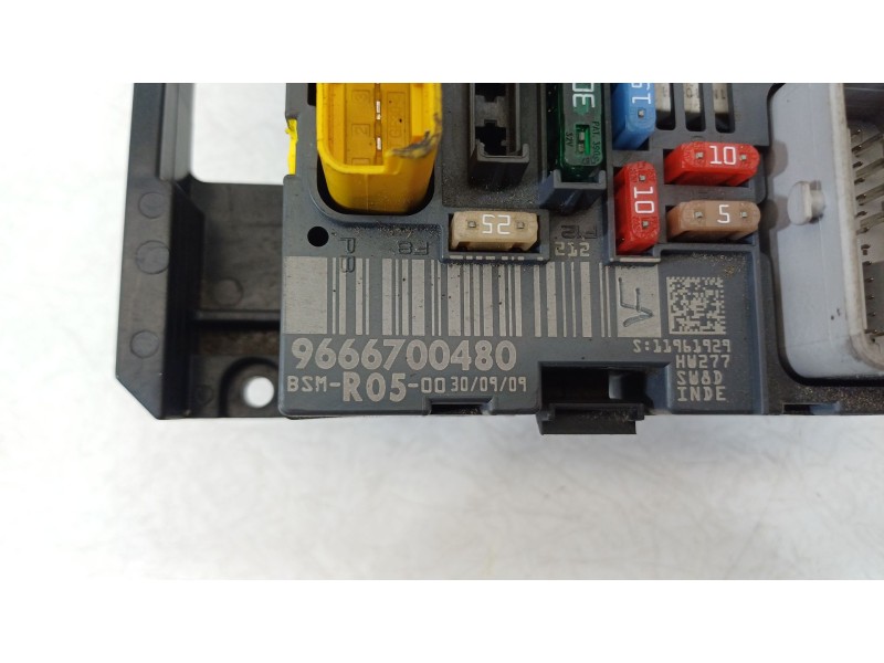 Recambio de caja reles / fusibles para peugeot partner tepee 1.6 hdi referencia OEM IAM 9666700480  