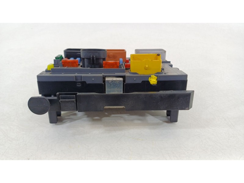 Recambio de caja reles / fusibles para peugeot partner tepee 1.6 hdi referencia OEM IAM 9666700480  