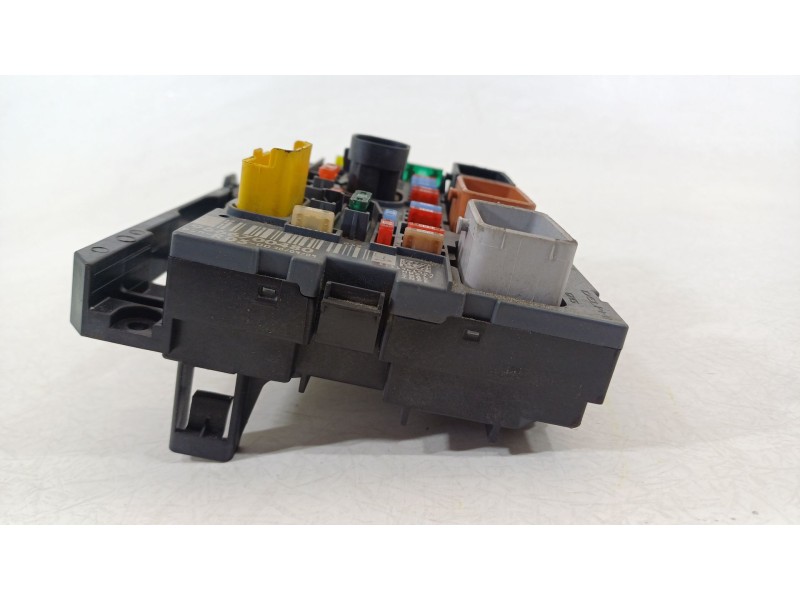 Recambio de caja reles / fusibles para peugeot partner tepee 1.6 hdi referencia OEM IAM 9666700480  
