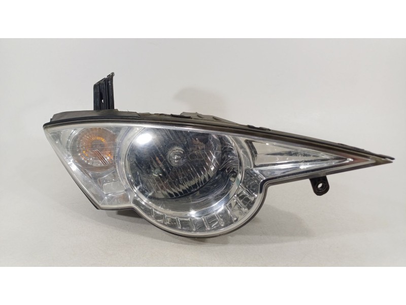 Recambio de faro derecho para ssangyong actyon i 200 xdi 4wd referencia OEM IAM 8310231303  