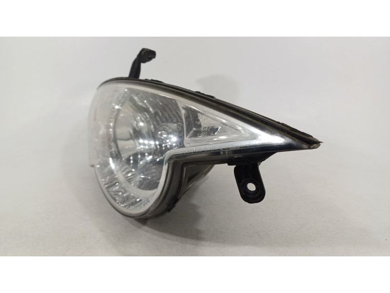 Recambio de faro derecho para ssangyong actyon i 200 xdi 4wd referencia OEM IAM 8310231303  