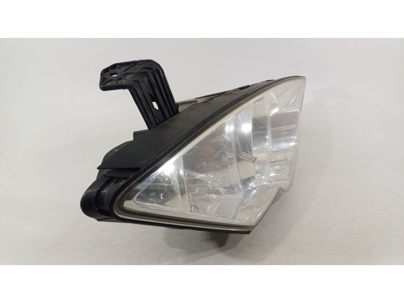 Recambio de faro derecho para ssangyong actyon i 200 xdi 4wd referencia OEM IAM 8310231303  