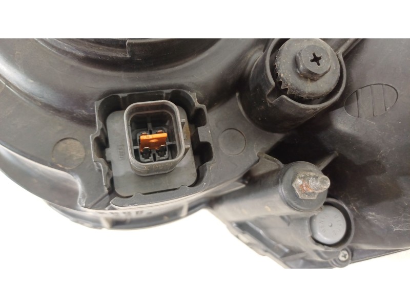 Recambio de faro derecho para ssangyong actyon i 200 xdi 4wd referencia OEM IAM 8310231303  
