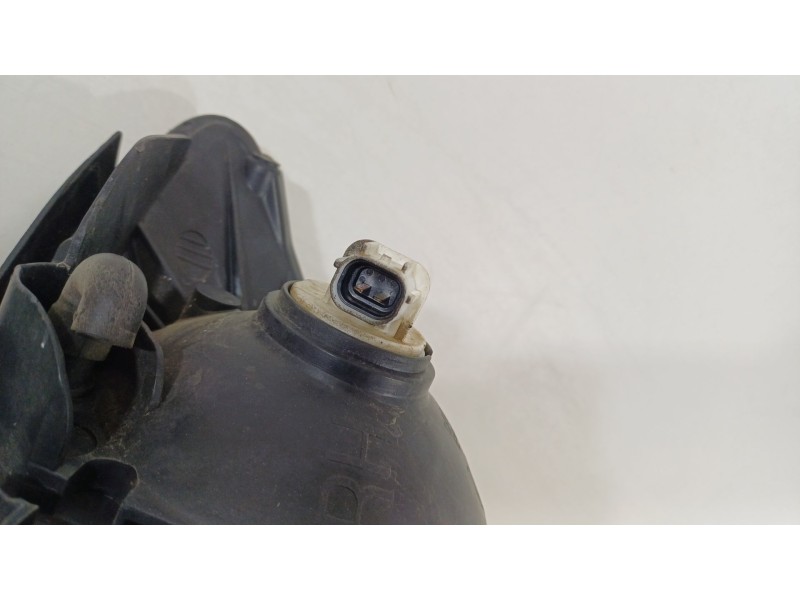 Recambio de faro derecho para ssangyong actyon i 200 xdi 4wd referencia OEM IAM 8310231303  