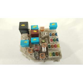 CAJA RELES / FUSIBLES 8272142040 