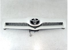 Recambio de rejilla delantera para toyota corolla verso (r1) 2,2 d-4d sport referencia OEM IAM 531110F020  