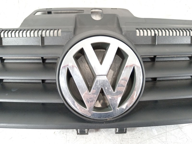 Recambio de rejilla delantera para volkswagen polo iv (9n_, 9a_) 1.4 16v referencia OEM IAM 6Q085365C  1J5853601A