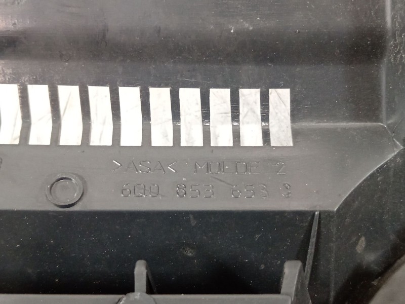 Recambio de rejilla delantera para volkswagen polo iv (9n_, 9a_) 1.4 16v referencia OEM IAM 6Q085365C  1J5853601A