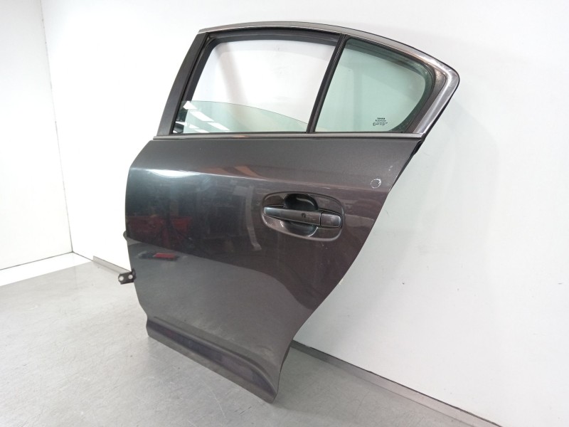 Recambio de puerta trasera izquierda para toyota avensis (t27) active referencia OEM IAM   