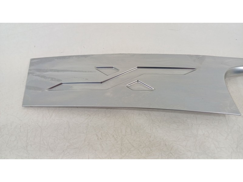 Recambio de moldura para seat arona (kj7, kjp) 1.0 tsi referencia OEM IAM 6F9853377F  