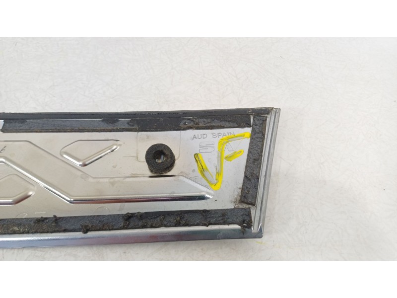 Recambio de moldura para seat arona (kj7, kjp) 1.0 tsi referencia OEM IAM 6F9853377F  